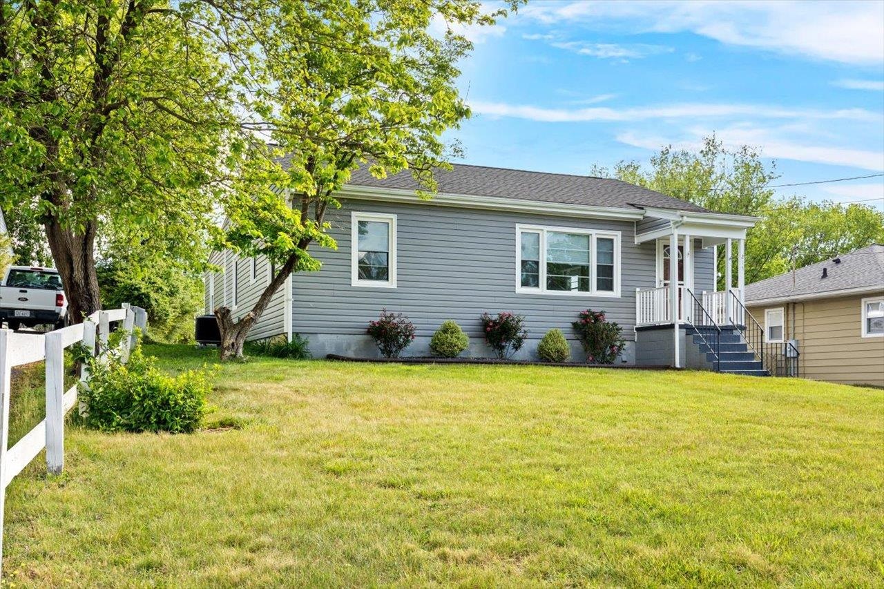 215 FRASER LN, STAUNTON, Virginia 24401, 3 Bedrooms Bedrooms, ,2 BathroomsBathrooms,Residential,215 FRASER LN,664264 MLS # 664264