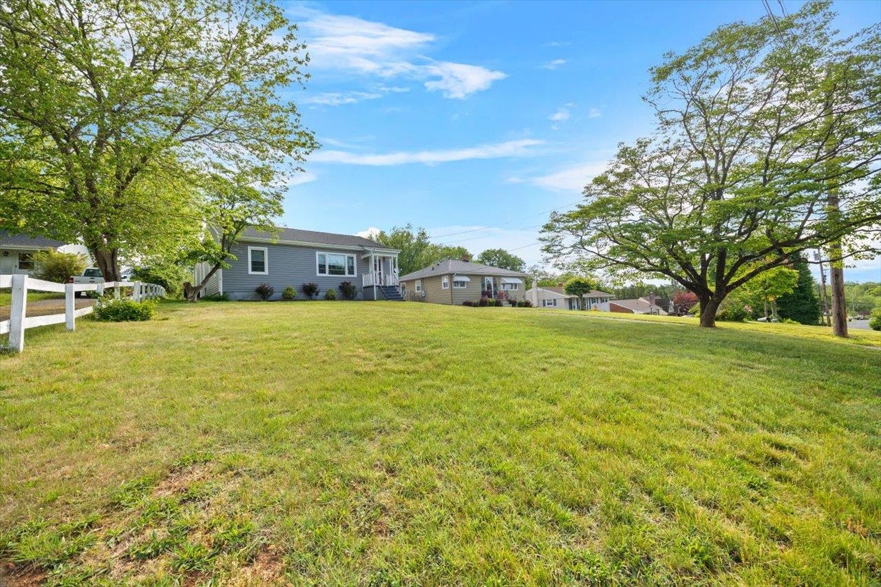 215 FRASER LN, STAUNTON, Virginia 24401, 3 Bedrooms Bedrooms, ,2 BathroomsBathrooms,Residential,215 FRASER LN,664264 MLS # 664264