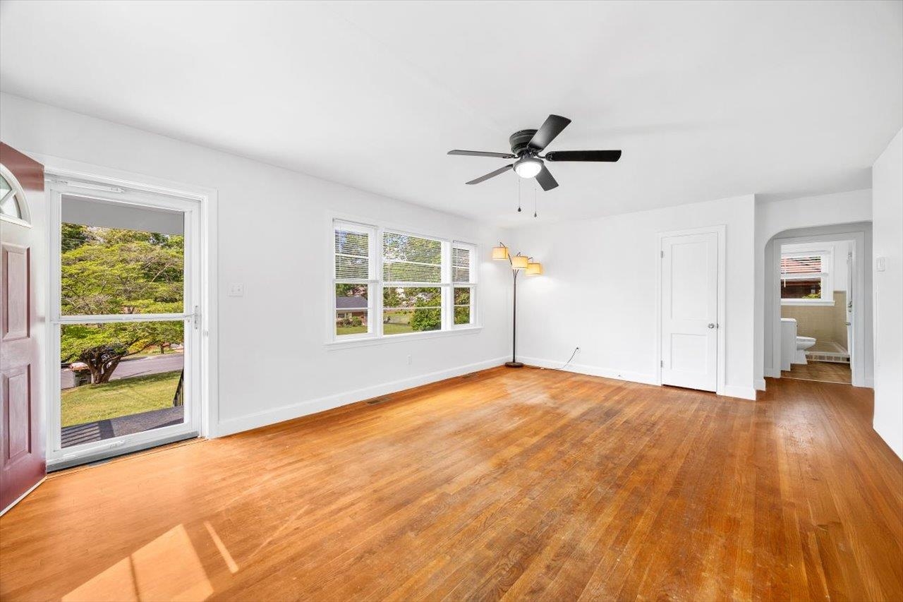 215 FRASER LN, STAUNTON, Virginia 24401, 3 Bedrooms Bedrooms, ,2 BathroomsBathrooms,Residential,215 FRASER LN,664264 MLS # 664264