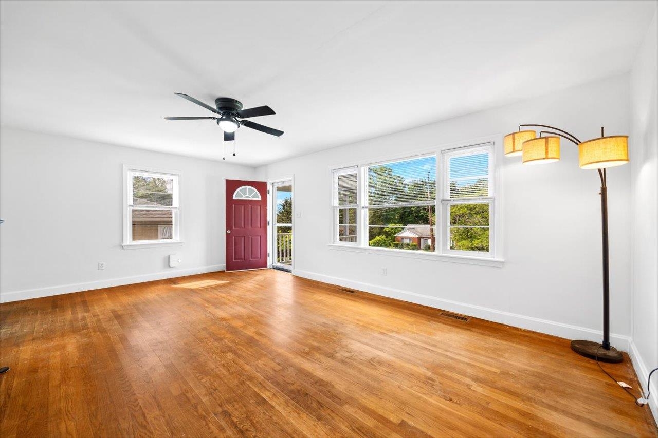 215 FRASER LN, STAUNTON, Virginia 24401, 3 Bedrooms Bedrooms, ,2 BathroomsBathrooms,Residential,215 FRASER LN,664264 MLS # 664264