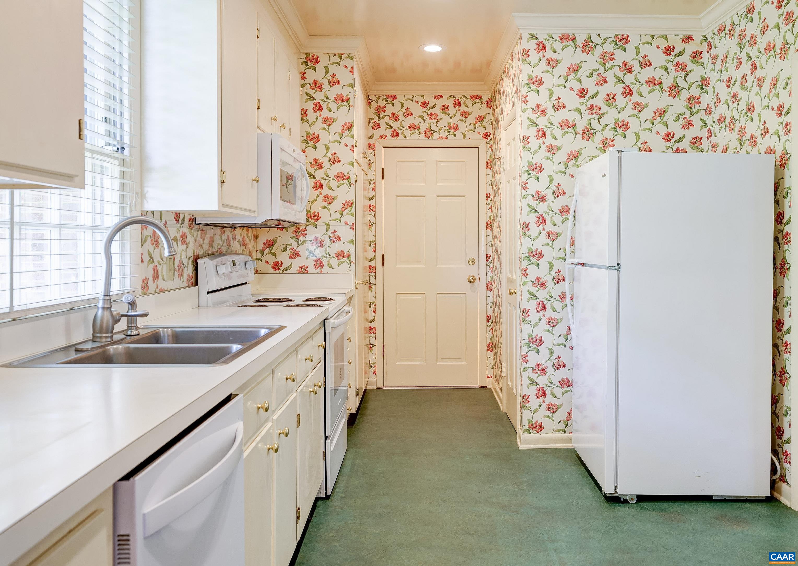 14 EDNAM VILLAGE ST, CHARLOTTESVILLE, Virginia 22903, 2 Bedrooms Bedrooms, ,2 BathroomsBathrooms,Residential,14 EDNAM VILLAGE ST,664271 MLS # 664271
