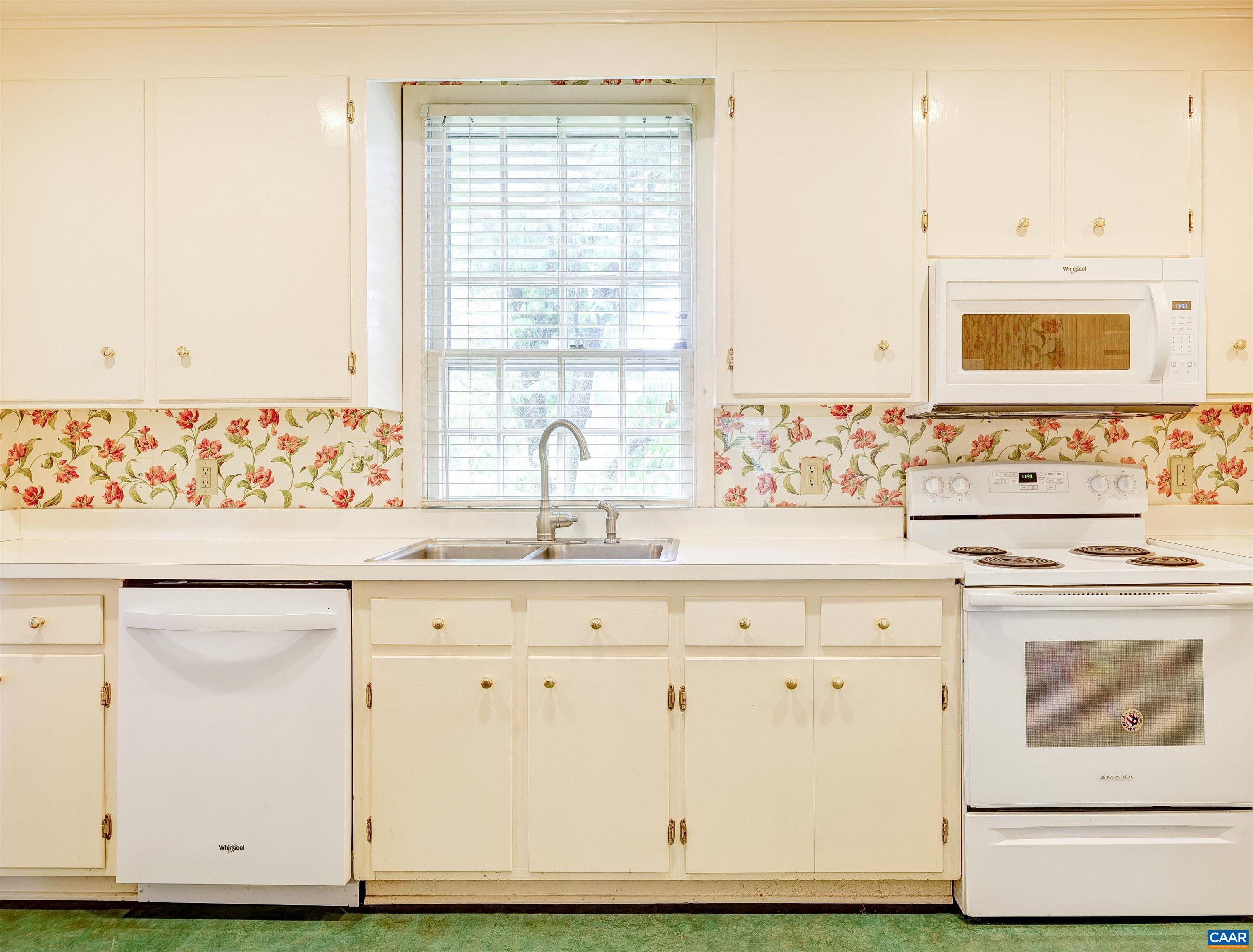 14 EDNAM VILLAGE ST, CHARLOTTESVILLE, Virginia 22903, 2 Bedrooms Bedrooms, ,2 BathroomsBathrooms,Residential,14 EDNAM VILLAGE ST,664271 MLS # 664271