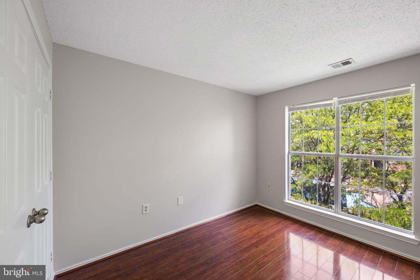 20985 TIMBER RIDGE TER #303, ASHBURN, Virginia 20147, 2 Bedrooms Bedrooms, 7 Rooms Rooms,2 BathroomsBathrooms,Residential,For sale,20985 TIMBER RIDGE TER #303,VALO2094476 MLS # VALO2094476