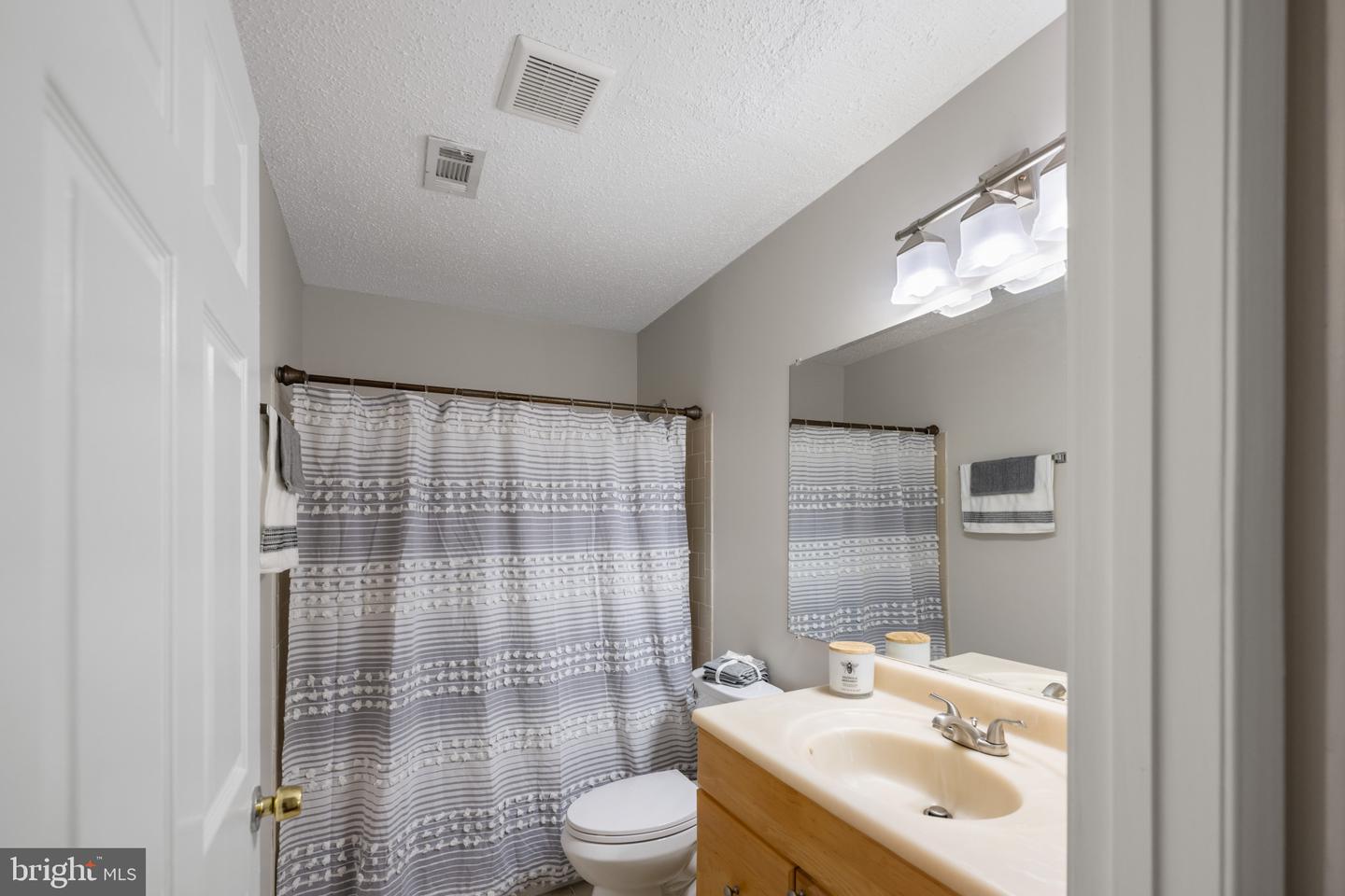 20985 TIMBER RIDGE TER #303, ASHBURN, Virginia 20147, 2 Bedrooms Bedrooms, 7 Rooms Rooms,2 BathroomsBathrooms,Residential,For sale,20985 TIMBER RIDGE TER #303,VALO2094476 MLS # VALO2094476