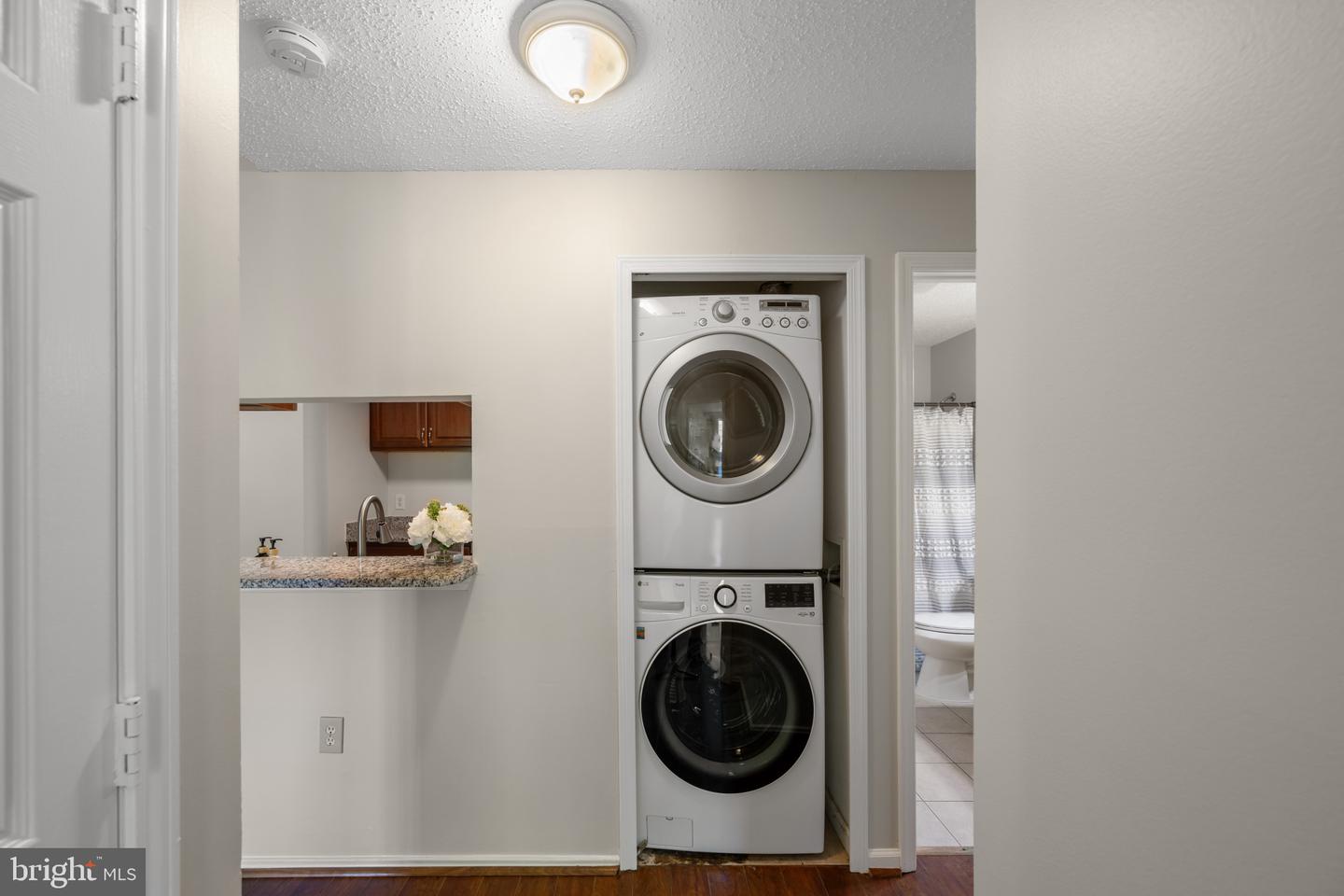 20985 TIMBER RIDGE TER #303, ASHBURN, Virginia 20147, 2 Bedrooms Bedrooms, 7 Rooms Rooms,2 BathroomsBathrooms,Residential,For sale,20985 TIMBER RIDGE TER #303,VALO2094476 MLS # VALO2094476