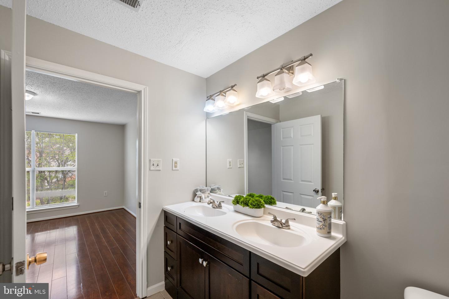 20985 TIMBER RIDGE TER #303, ASHBURN, Virginia 20147, 2 Bedrooms Bedrooms, 7 Rooms Rooms,2 BathroomsBathrooms,Residential,For sale,20985 TIMBER RIDGE TER #303,VALO2094476 MLS # VALO2094476