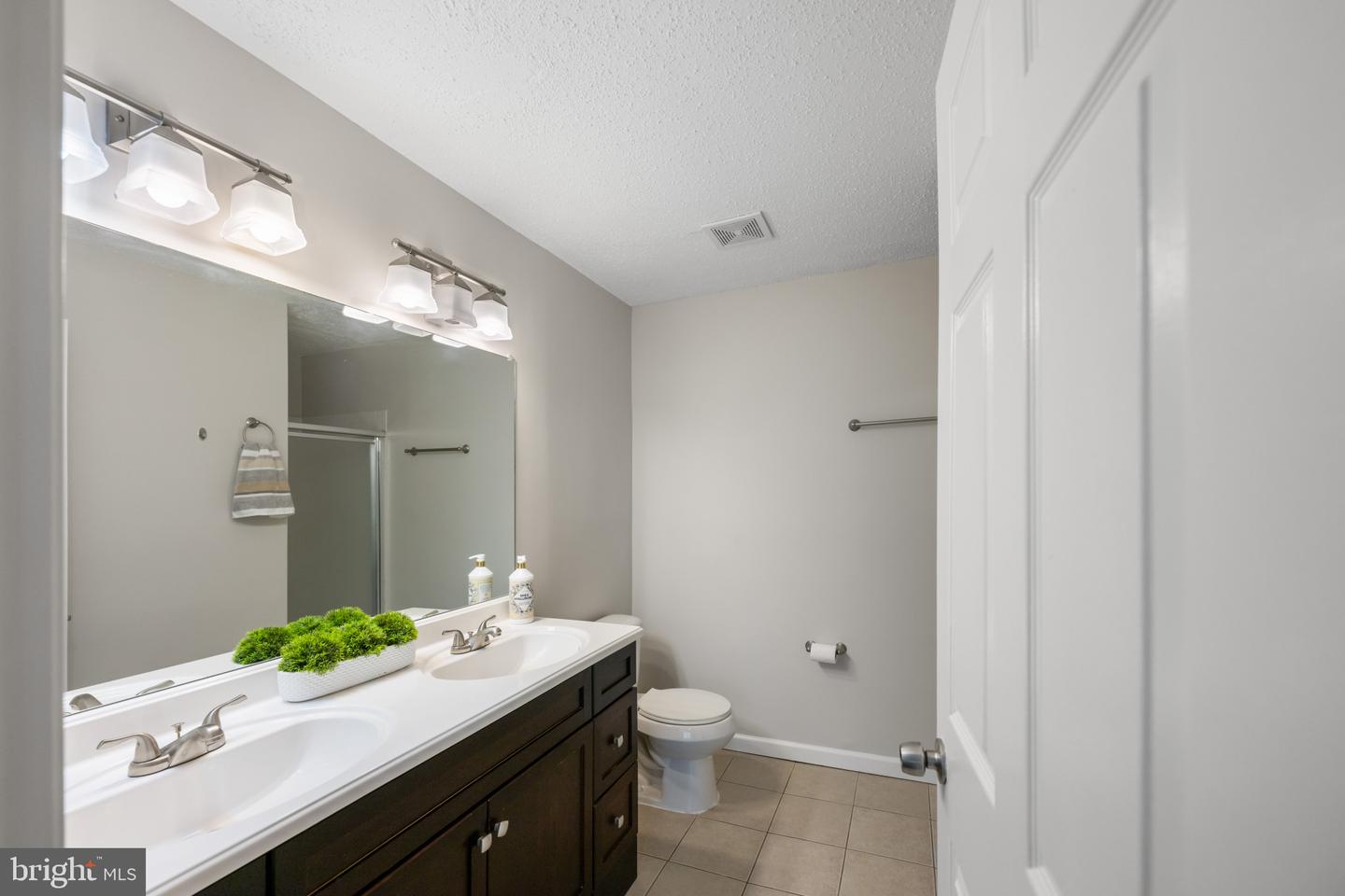 20985 TIMBER RIDGE TER #303, ASHBURN, Virginia 20147, 2 Bedrooms Bedrooms, 7 Rooms Rooms,2 BathroomsBathrooms,Residential,For sale,20985 TIMBER RIDGE TER #303,VALO2094476 MLS # VALO2094476