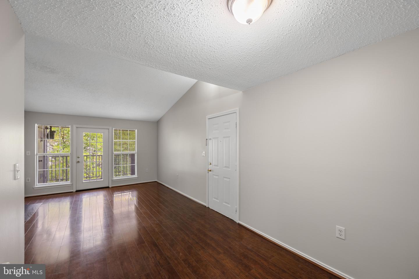 20985 TIMBER RIDGE TER #303, ASHBURN, Virginia 20147, 2 Bedrooms Bedrooms, 7 Rooms Rooms,2 BathroomsBathrooms,Residential,For sale,20985 TIMBER RIDGE TER #303,VALO2094476 MLS # VALO2094476