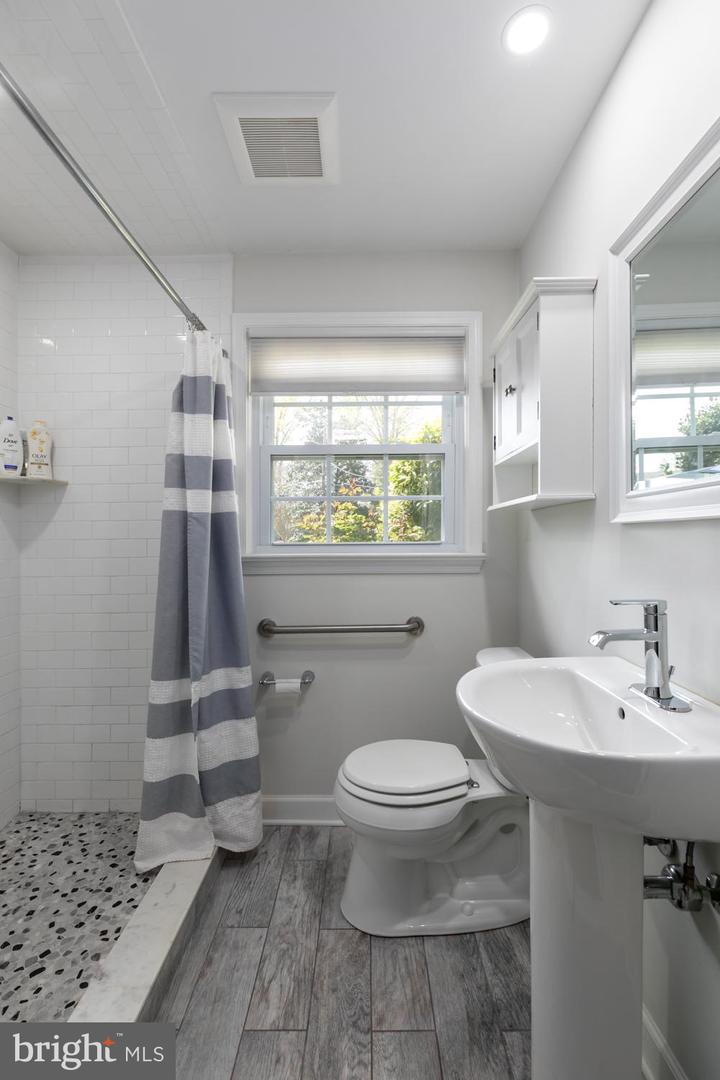 9417 CORAL LN, ALEXANDRIA, Virginia 22309, 4 Bedrooms Bedrooms, ,3 BathroomsBathrooms,Residential,For sale,9417 CORAL LN,VAFX2235776 MLS # VAFX2235776