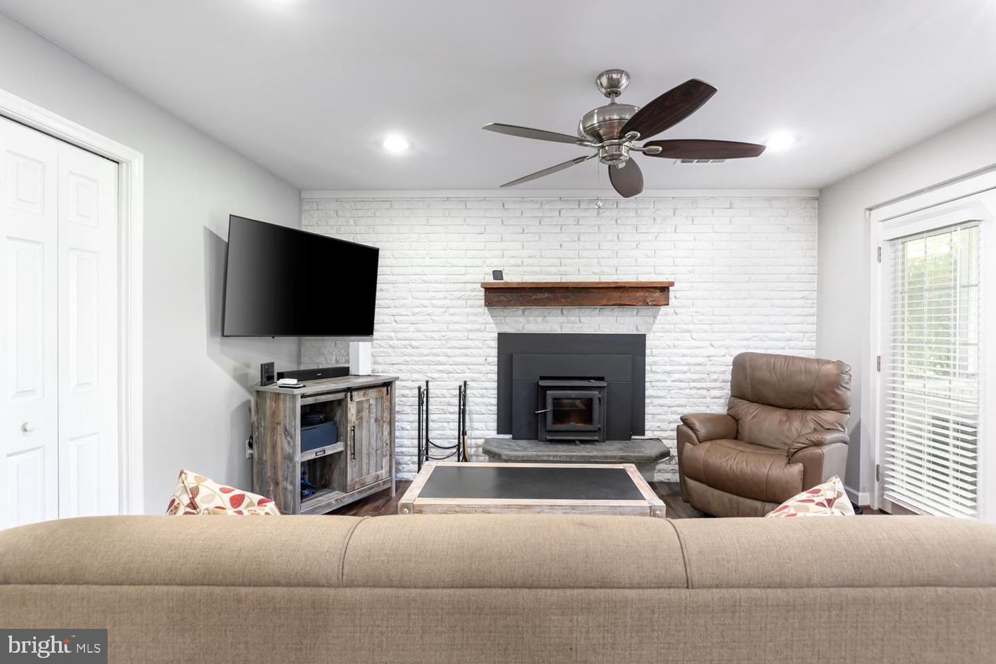 9417 CORAL LN, ALEXANDRIA, Virginia 22309, 4 Bedrooms Bedrooms, ,3 BathroomsBathrooms,Residential,For sale,9417 CORAL LN,VAFX2235776 MLS # VAFX2235776
