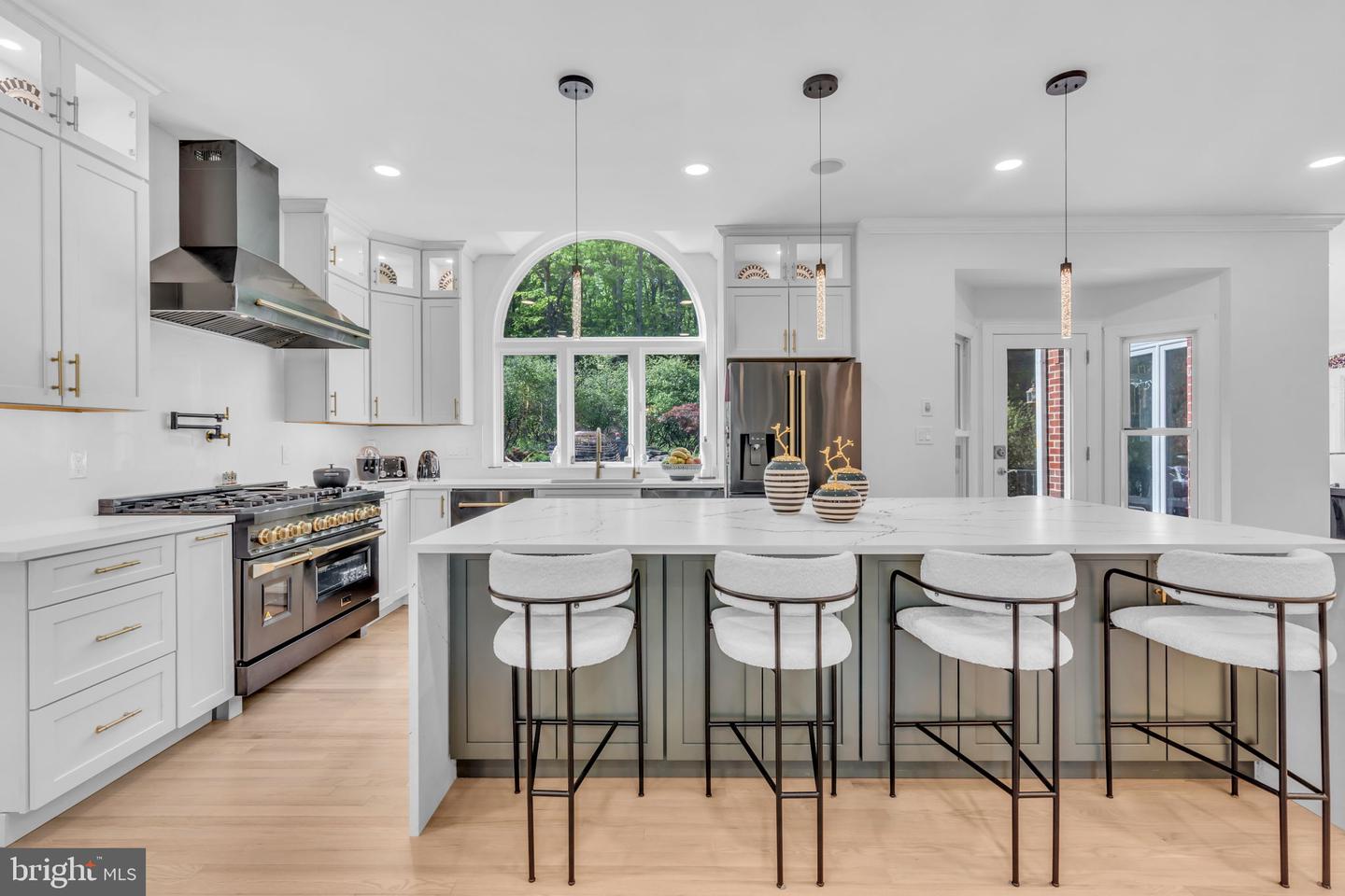17000 THOUSAND OAKS DR, HAYMARKET, Virginia 20169, 6 Bedrooms Bedrooms, ,6 BathroomsBathrooms,Residential,For sale,17000 THOUSAND OAKS DR,VAPW2093164 MLS # VAPW2093164