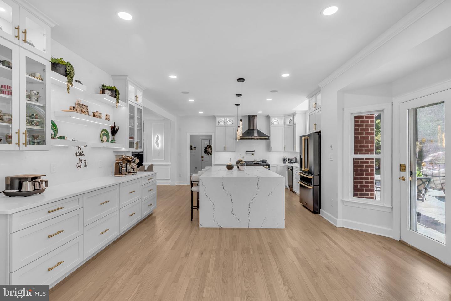 17000 THOUSAND OAKS DR, HAYMARKET, Virginia 20169, 6 Bedrooms Bedrooms, ,6 BathroomsBathrooms,Residential,For sale,17000 THOUSAND OAKS DR,VAPW2093164 MLS # VAPW2093164