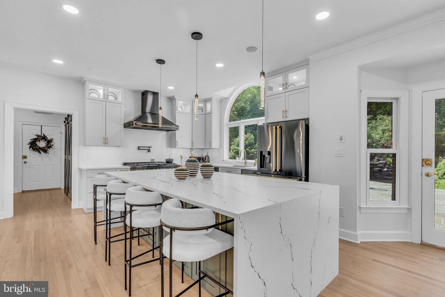 17000 THOUSAND OAKS DR, HAYMARKET, Virginia 20169, 6 Bedrooms Bedrooms, ,6 BathroomsBathrooms,Residential,For sale,17000 THOUSAND OAKS DR,VAPW2093164 MLS # VAPW2093164