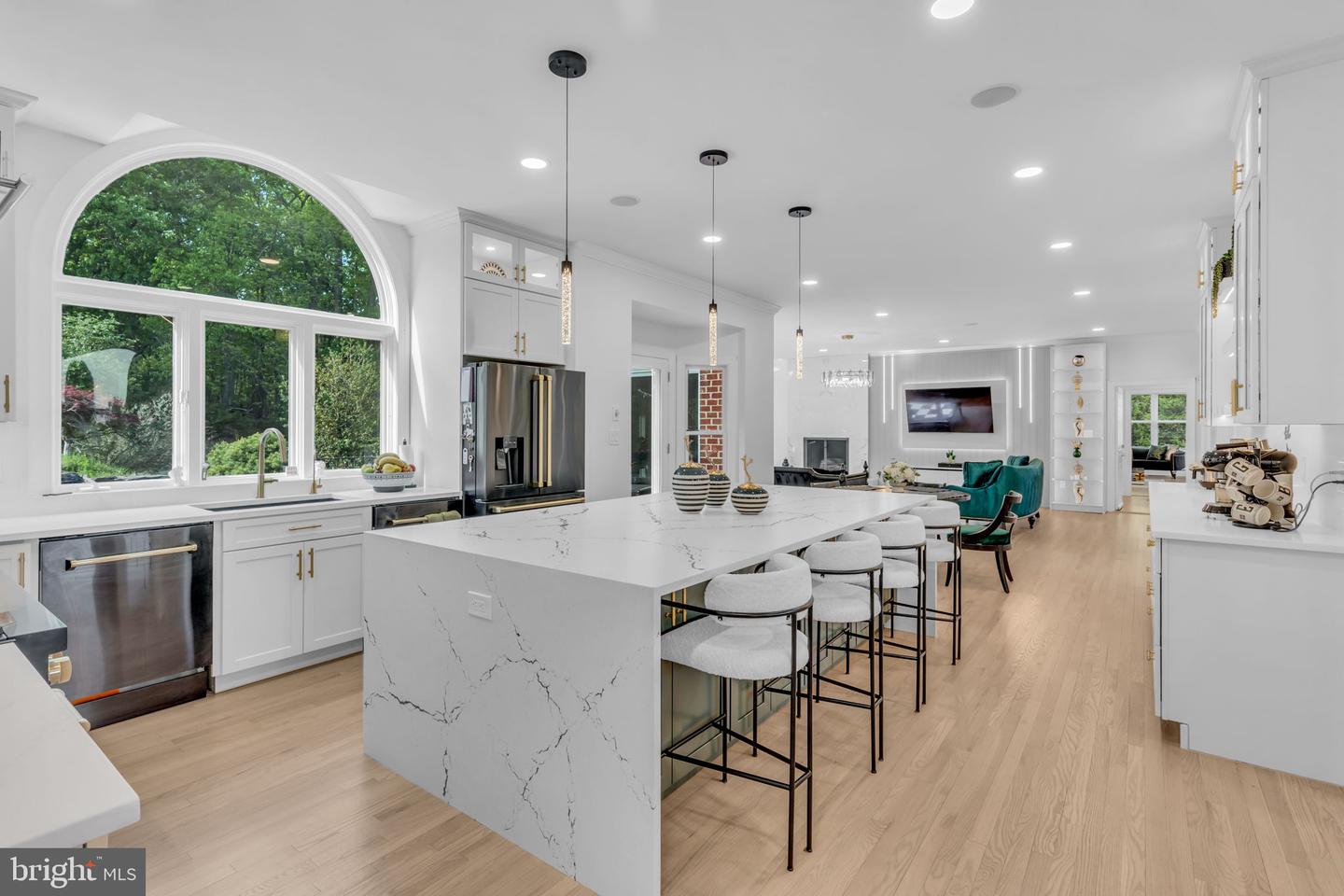 17000 THOUSAND OAKS DR, HAYMARKET, Virginia 20169, 6 Bedrooms Bedrooms, ,6 BathroomsBathrooms,Residential,For sale,17000 THOUSAND OAKS DR,VAPW2093164 MLS # VAPW2093164