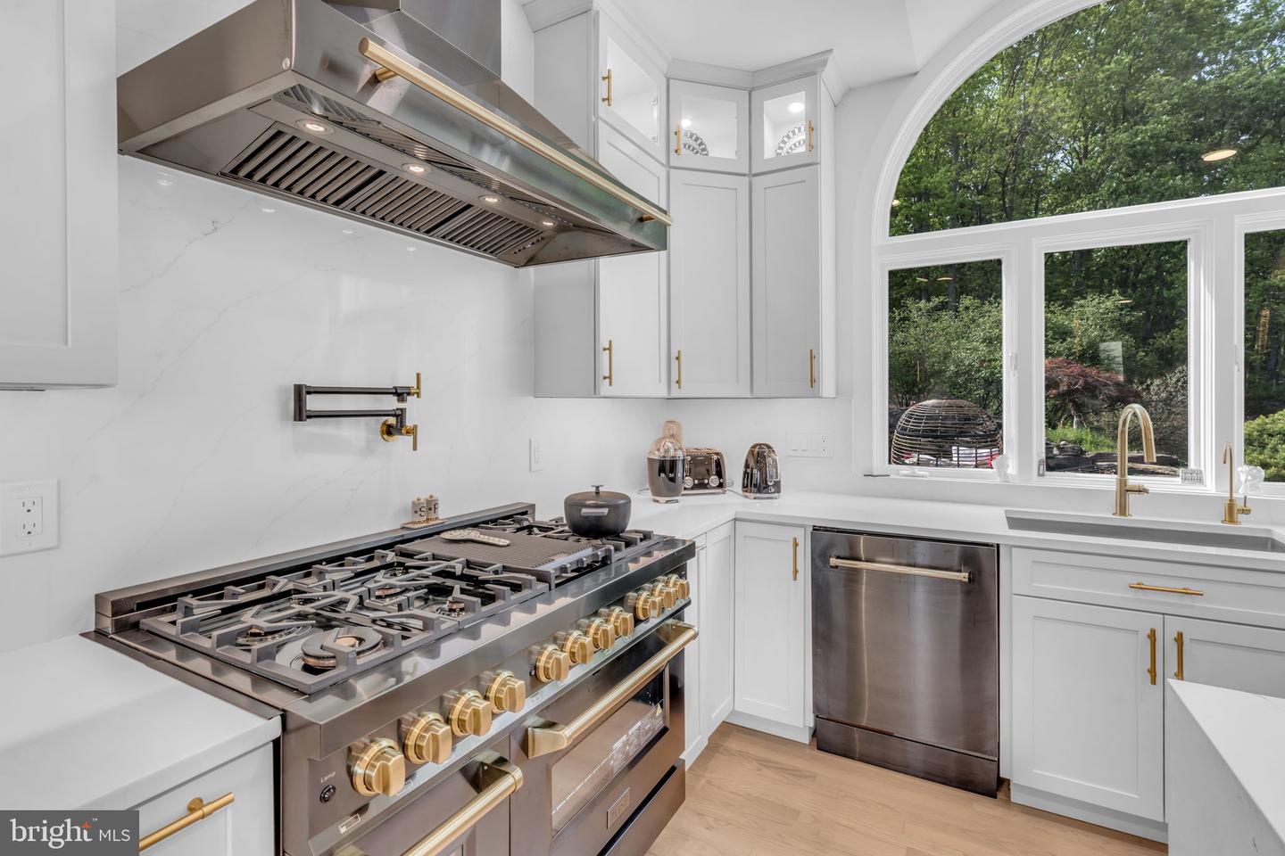 17000 THOUSAND OAKS DR, HAYMARKET, Virginia 20169, 6 Bedrooms Bedrooms, ,6 BathroomsBathrooms,Residential,For sale,17000 THOUSAND OAKS DR,VAPW2093164 MLS # VAPW2093164