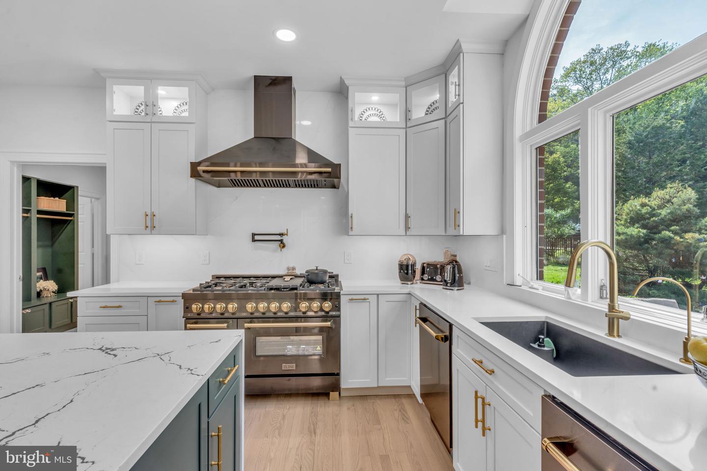 17000 THOUSAND OAKS DR, HAYMARKET, Virginia 20169, 6 Bedrooms Bedrooms, ,6 BathroomsBathrooms,Residential,For sale,17000 THOUSAND OAKS DR,VAPW2093164 MLS # VAPW2093164