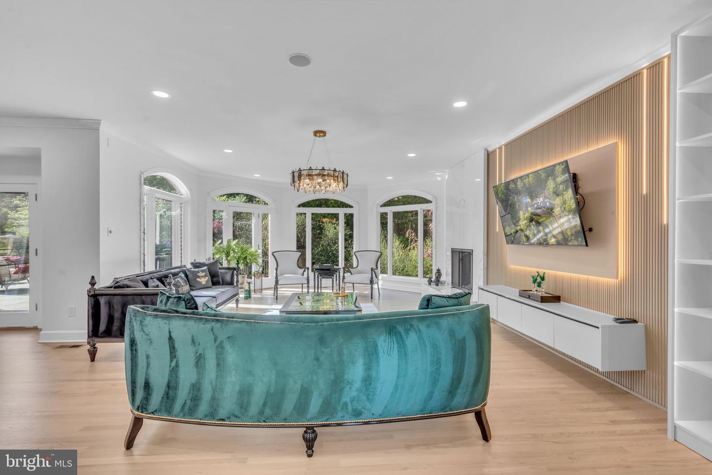 17000 THOUSAND OAKS DR, HAYMARKET, Virginia 20169, 6 Bedrooms Bedrooms, ,6 BathroomsBathrooms,Residential,For sale,17000 THOUSAND OAKS DR,VAPW2093164 MLS # VAPW2093164