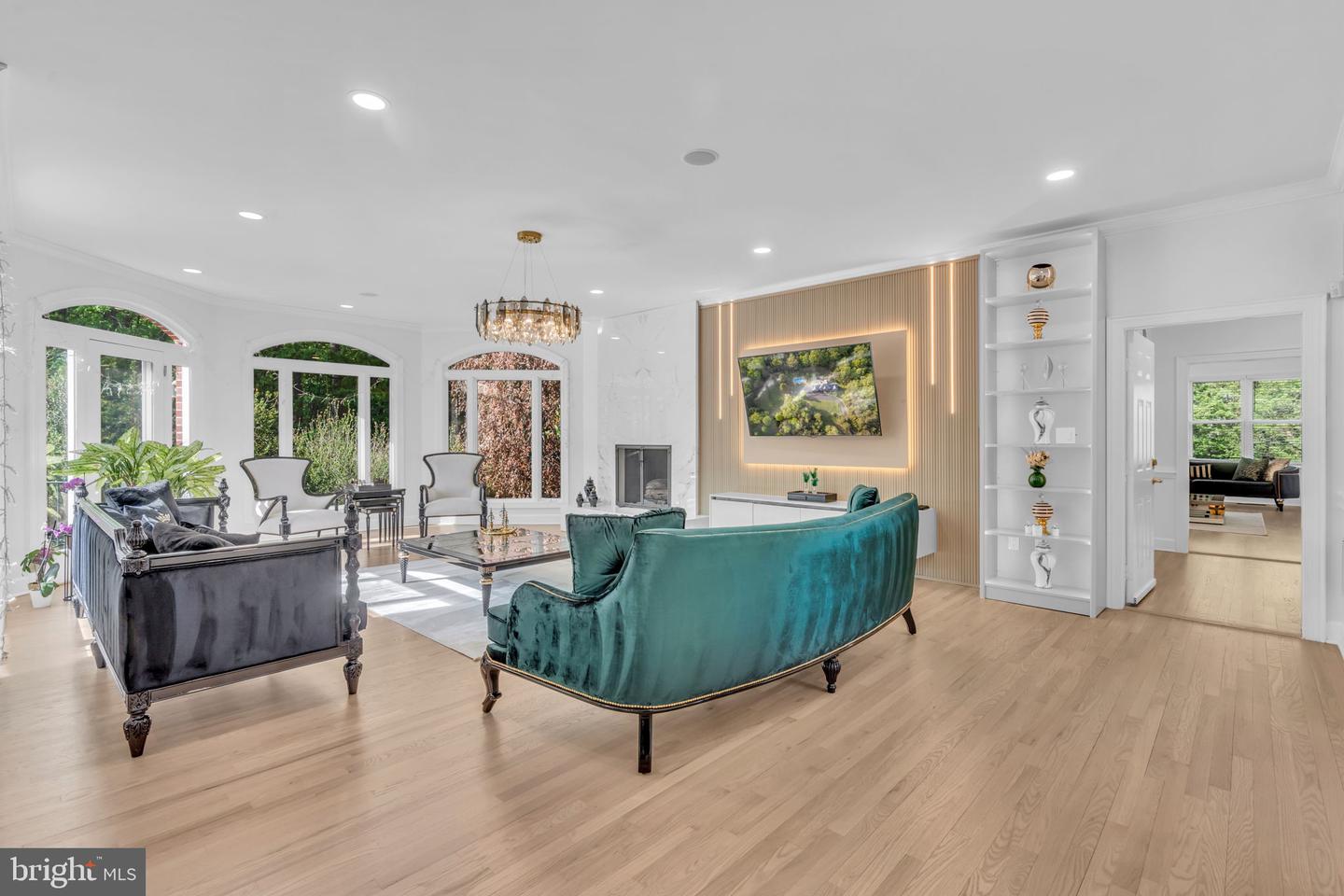 17000 THOUSAND OAKS DR, HAYMARKET, Virginia 20169, 6 Bedrooms Bedrooms, ,6 BathroomsBathrooms,Residential,For sale,17000 THOUSAND OAKS DR,VAPW2093164 MLS # VAPW2093164