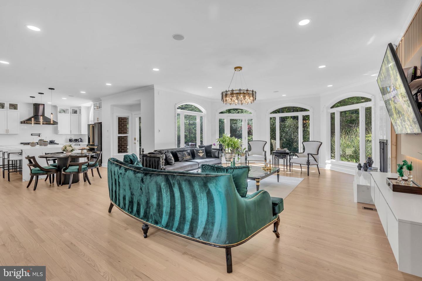 17000 THOUSAND OAKS DR, HAYMARKET, Virginia 20169, 6 Bedrooms Bedrooms, ,6 BathroomsBathrooms,Residential,For sale,17000 THOUSAND OAKS DR,VAPW2093164 MLS # VAPW2093164