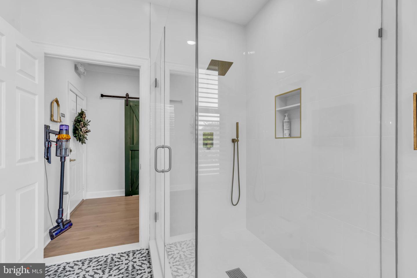 17000 THOUSAND OAKS DR, HAYMARKET, Virginia 20169, 6 Bedrooms Bedrooms, ,6 BathroomsBathrooms,Residential,For sale,17000 THOUSAND OAKS DR,VAPW2093164 MLS # VAPW2093164