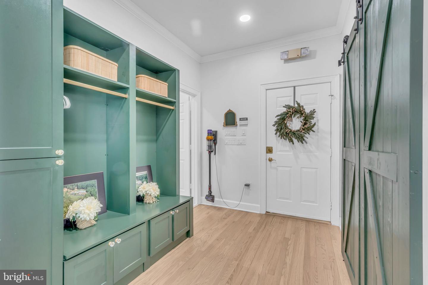 17000 THOUSAND OAKS DR, HAYMARKET, Virginia 20169, 6 Bedrooms Bedrooms, ,6 BathroomsBathrooms,Residential,For sale,17000 THOUSAND OAKS DR,VAPW2093164 MLS # VAPW2093164