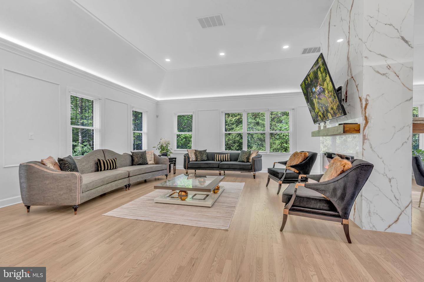 17000 THOUSAND OAKS DR, HAYMARKET, Virginia 20169, 6 Bedrooms Bedrooms, ,6 BathroomsBathrooms,Residential,For sale,17000 THOUSAND OAKS DR,VAPW2093164 MLS # VAPW2093164