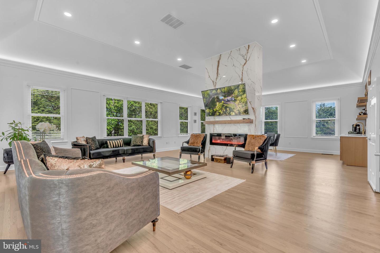 17000 THOUSAND OAKS DR, HAYMARKET, Virginia 20169, 6 Bedrooms Bedrooms, ,6 BathroomsBathrooms,Residential,For sale,17000 THOUSAND OAKS DR,VAPW2093164 MLS # VAPW2093164