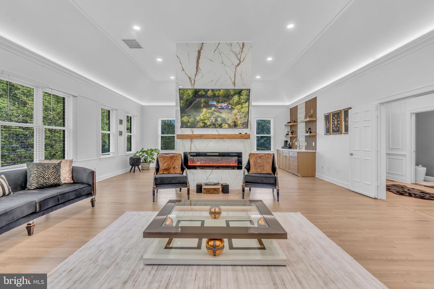 17000 THOUSAND OAKS DR, HAYMARKET, Virginia 20169, 6 Bedrooms Bedrooms, ,6 BathroomsBathrooms,Residential,For sale,17000 THOUSAND OAKS DR,VAPW2093164 MLS # VAPW2093164