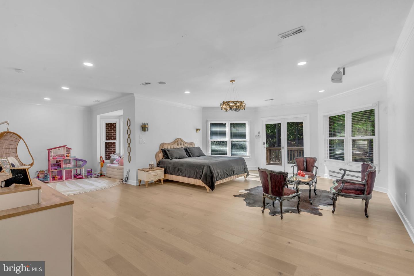 17000 THOUSAND OAKS DR, HAYMARKET, Virginia 20169, 6 Bedrooms Bedrooms, ,6 BathroomsBathrooms,Residential,For sale,17000 THOUSAND OAKS DR,VAPW2093164 MLS # VAPW2093164
