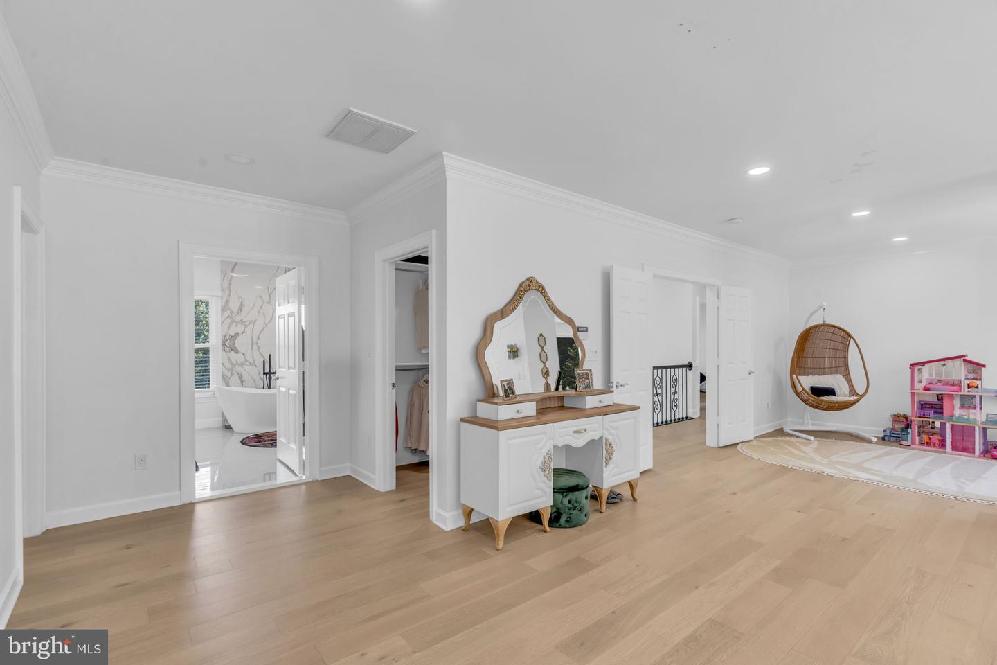 17000 THOUSAND OAKS DR, HAYMARKET, Virginia 20169, 6 Bedrooms Bedrooms, ,6 BathroomsBathrooms,Residential,For sale,17000 THOUSAND OAKS DR,VAPW2093164 MLS # VAPW2093164