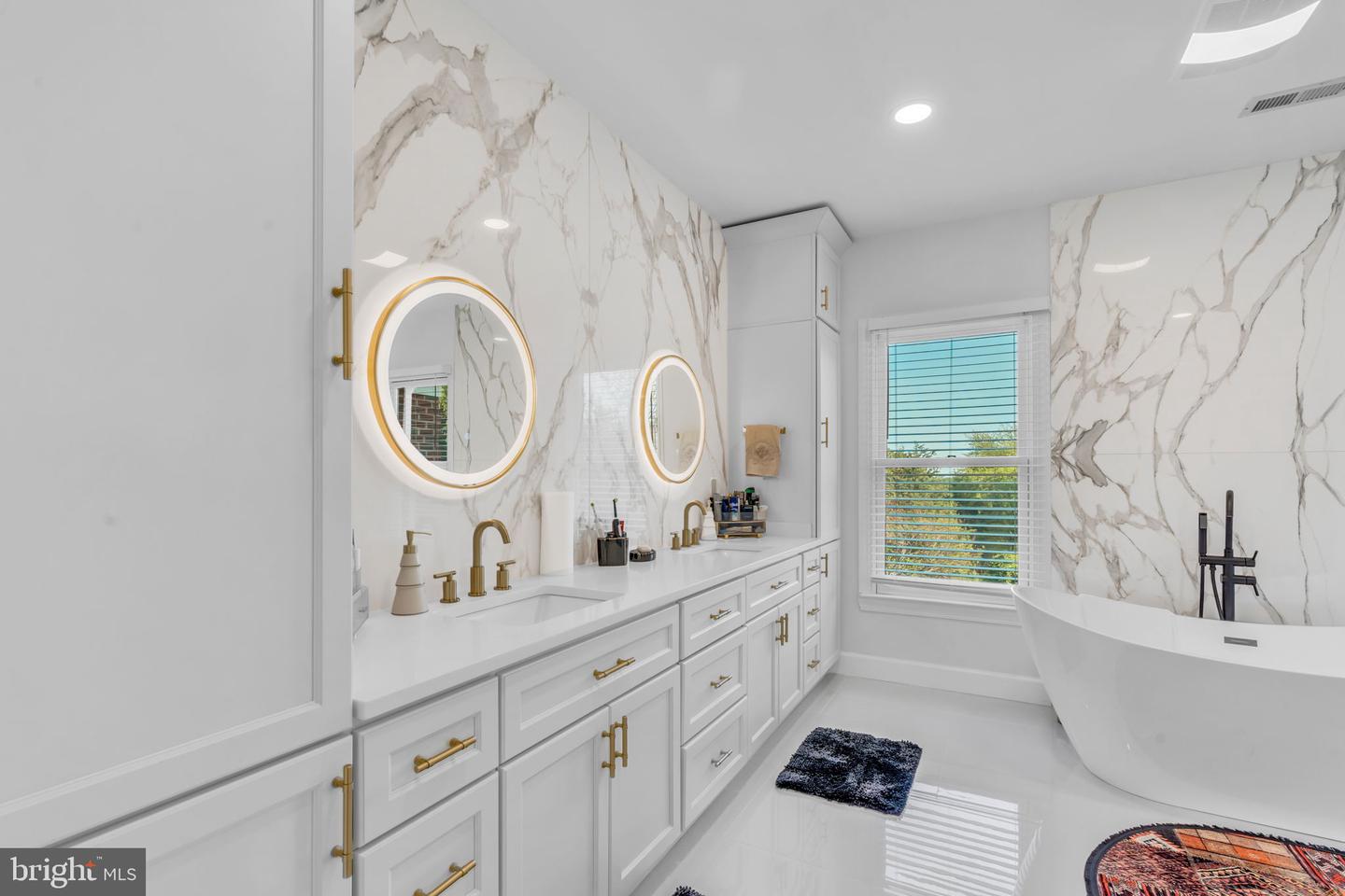 17000 THOUSAND OAKS DR, HAYMARKET, Virginia 20169, 6 Bedrooms Bedrooms, ,6 BathroomsBathrooms,Residential,For sale,17000 THOUSAND OAKS DR,VAPW2093164 MLS # VAPW2093164