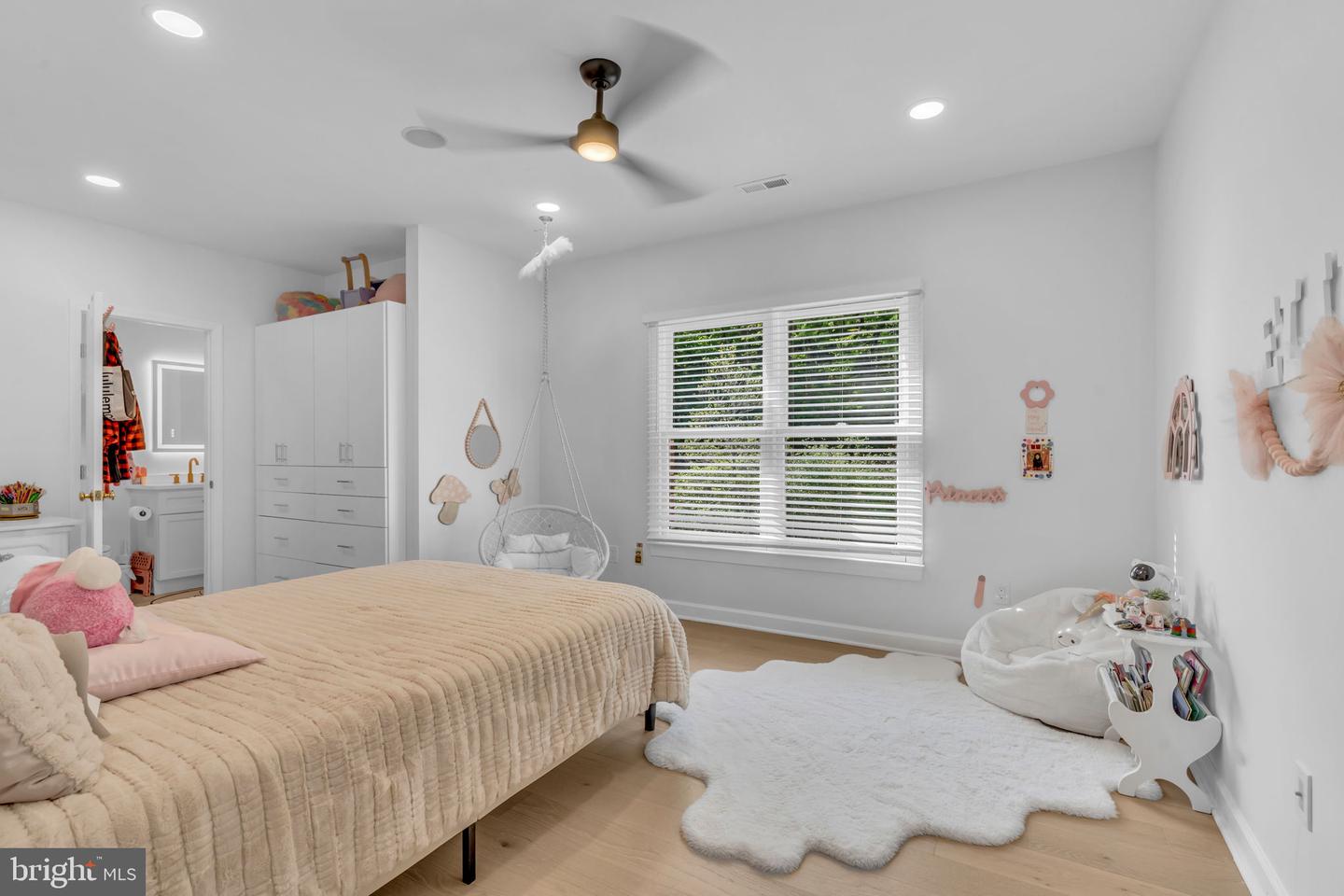 17000 THOUSAND OAKS DR, HAYMARKET, Virginia 20169, 6 Bedrooms Bedrooms, ,6 BathroomsBathrooms,Residential,For sale,17000 THOUSAND OAKS DR,VAPW2093164 MLS # VAPW2093164