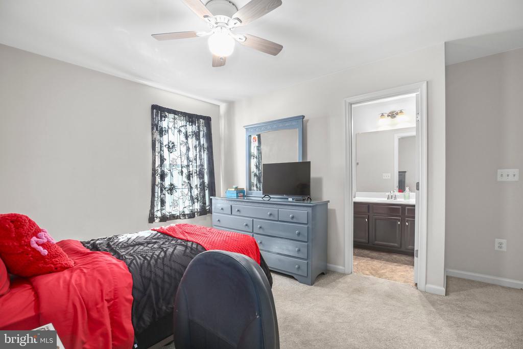 1906 CAPTAIN DR, FREDERICKSBURG, Virginia 22408, 4 Bedrooms Bedrooms, ,4 BathroomsBathrooms,Residential,1906 CAPTAIN DR,VASP2032974 MLS # VASP2032974