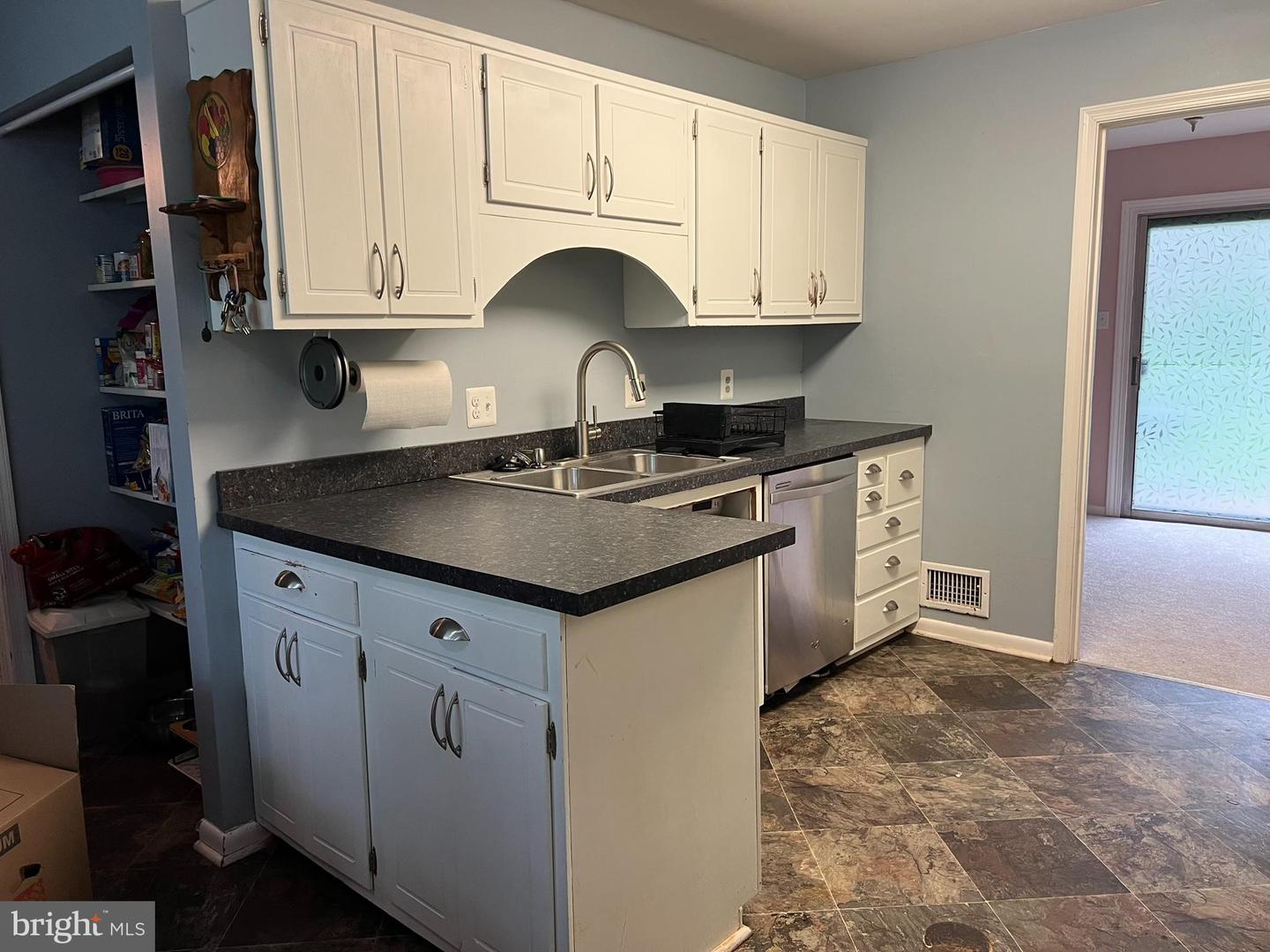 322 LEWIS ST NW, VIENNA, Virginia 22180, 4 Bedrooms Bedrooms, ,2 BathroomsBathrooms,Residential,For sale,322 LEWIS ST NW,VAFX2237184 MLS # VAFX2237184
