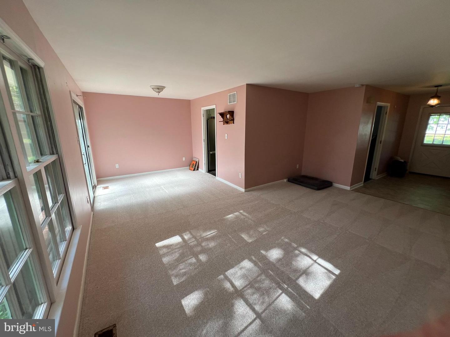 322 LEWIS ST NW, VIENNA, Virginia 22180, 4 Bedrooms Bedrooms, ,2 BathroomsBathrooms,Residential,For sale,322 LEWIS ST NW,VAFX2237184 MLS # VAFX2237184