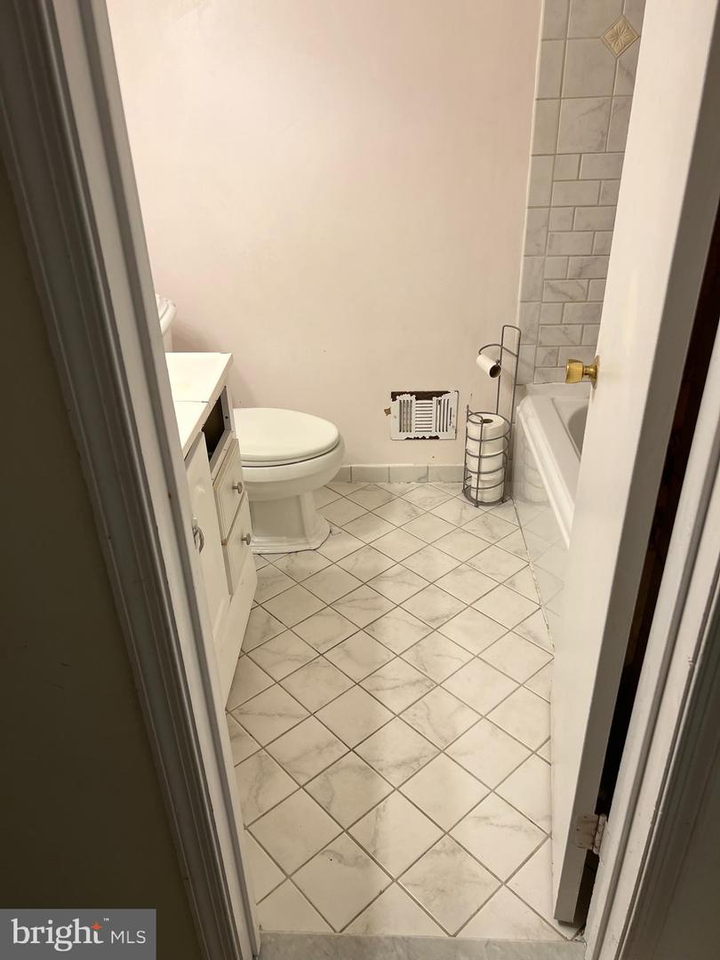 322 LEWIS ST NW, VIENNA, Virginia 22180, 4 Bedrooms Bedrooms, ,2 BathroomsBathrooms,Residential,For sale,322 LEWIS ST NW,VAFX2237184 MLS # VAFX2237184