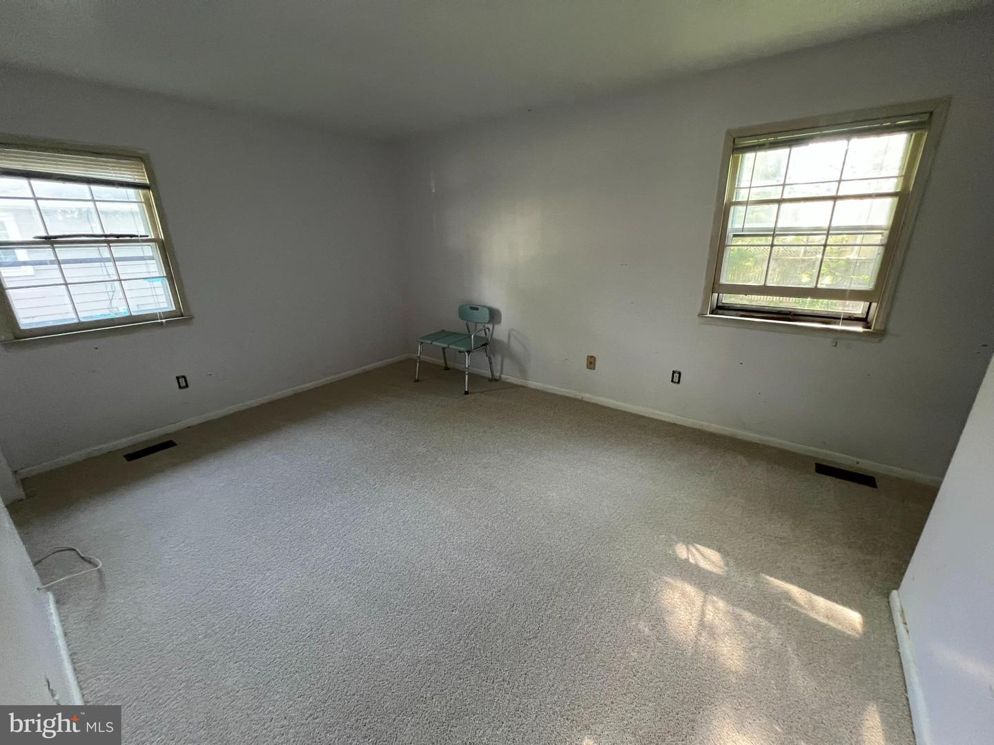 322 LEWIS ST NW, VIENNA, Virginia 22180, 4 Bedrooms Bedrooms, ,2 BathroomsBathrooms,Residential,For sale,322 LEWIS ST NW,VAFX2237184 MLS # VAFX2237184