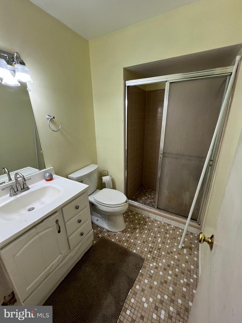 322 LEWIS ST NW, VIENNA, Virginia 22180, 4 Bedrooms Bedrooms, ,2 BathroomsBathrooms,Residential,For sale,322 LEWIS ST NW,VAFX2237184 MLS # VAFX2237184