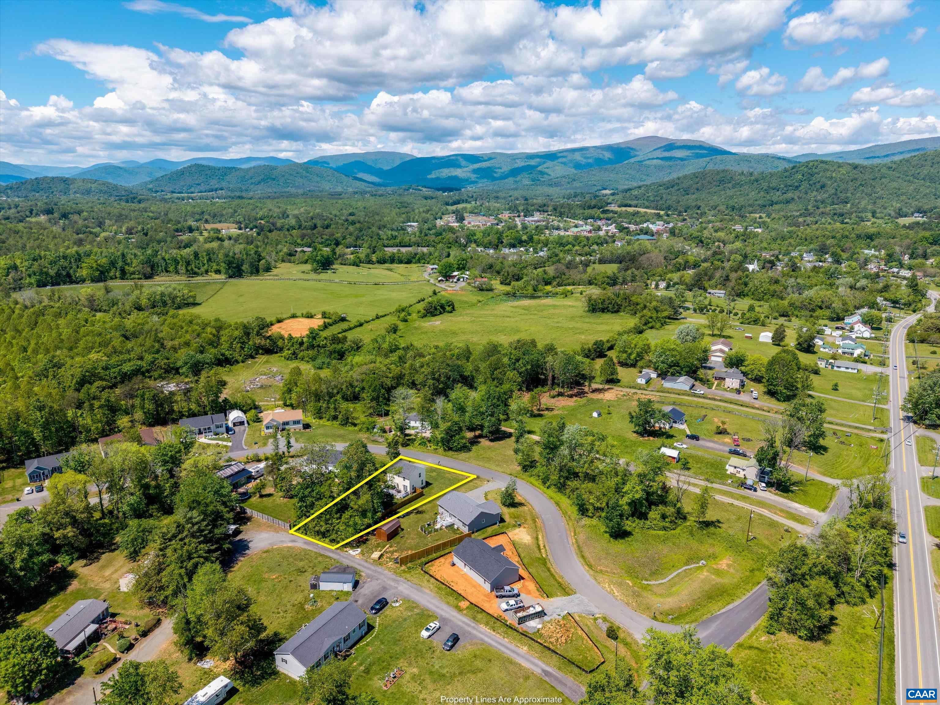 67 BARRINGTON DR, STANARDSVILLE, Virginia 22973, 3 Bedrooms Bedrooms, ,2 BathroomsBathrooms,Residential,67 BARRINGTON DR,664298 MLS # 664298