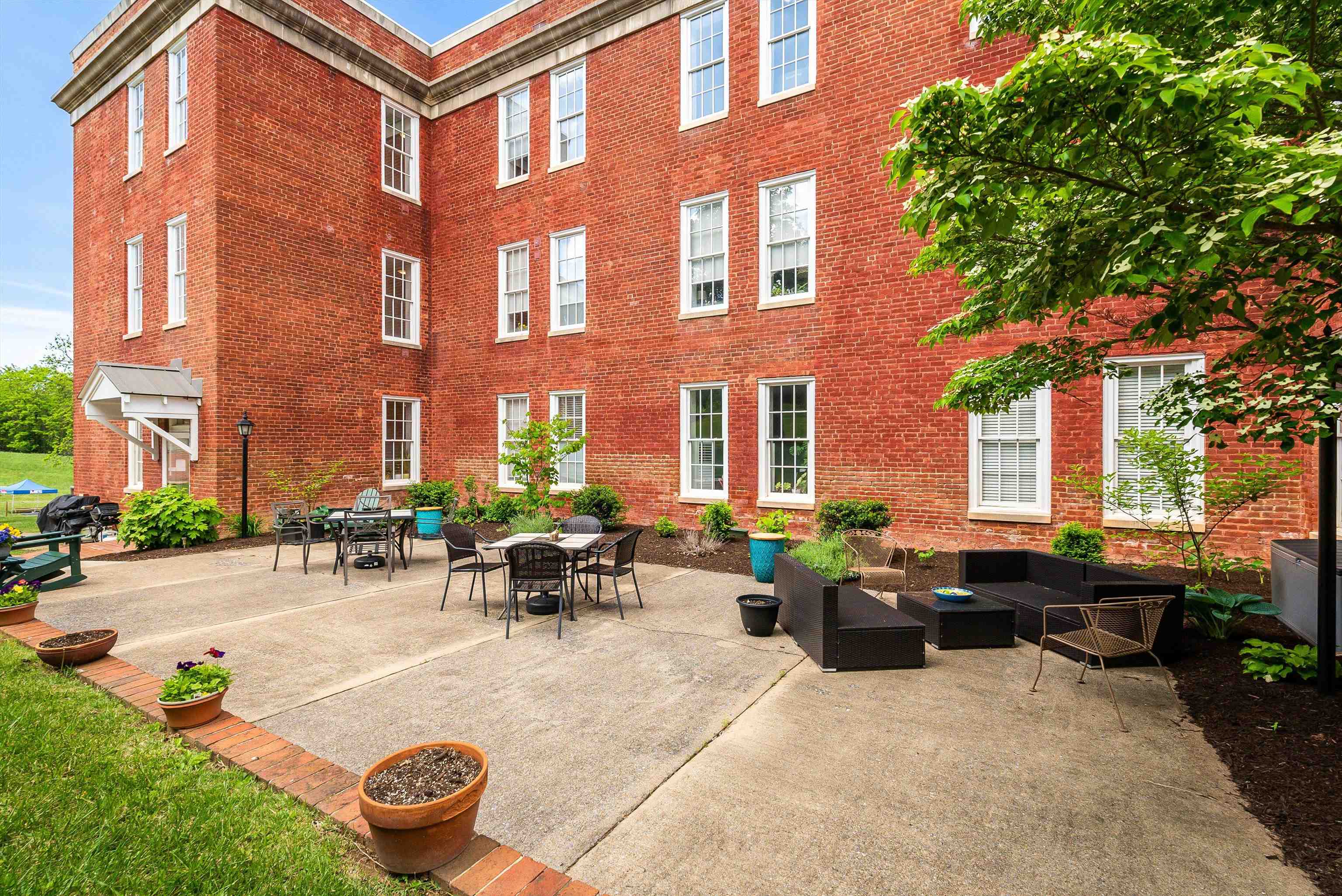 101 W VILLAGE DR, STAUNTON, Virginia 24401, 2 Bedrooms Bedrooms, ,2 BathroomsBathrooms,Residential,101 W VILLAGE DR,664300 MLS # 664300