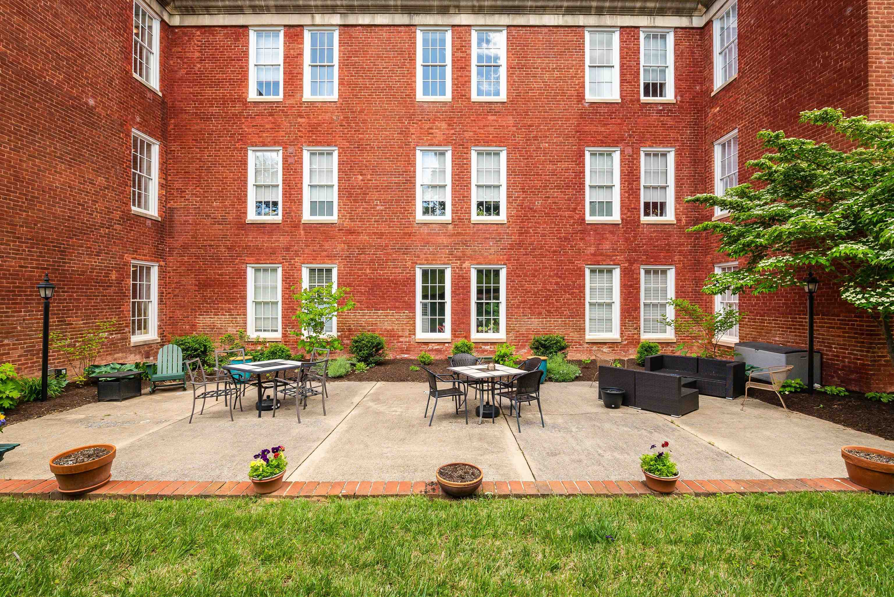 101 W VILLAGE DR, STAUNTON, Virginia 24401, 2 Bedrooms Bedrooms, ,2 BathroomsBathrooms,Residential,101 W VILLAGE DR,664300 MLS # 664300
