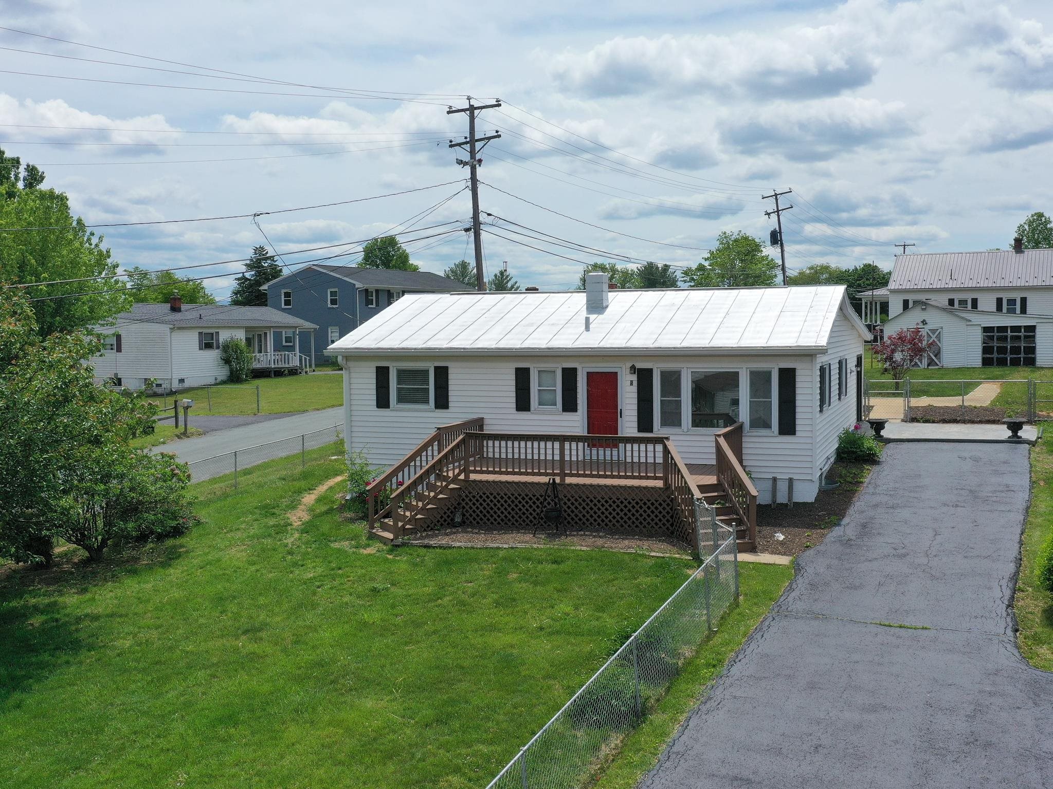 6 MAPLE DR, VERONA, Virginia 24482, 5 Bedrooms Bedrooms, ,1 BathroomBathrooms,Residential,6 MAPLE DR,664304 MLS # 664304