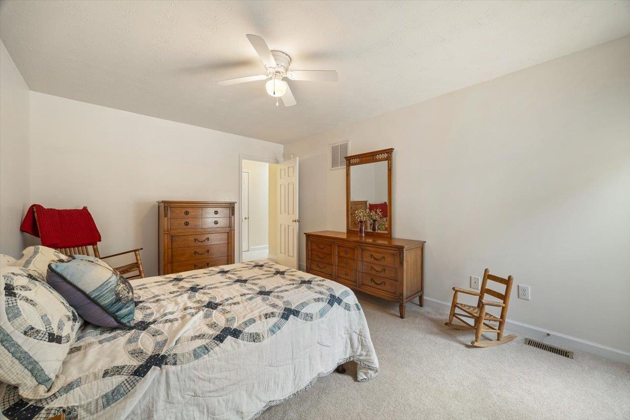 35 HICKORY NUT LN, STAUNTON, Virginia 24401, 3 Bedrooms Bedrooms, ,2 BathroomsBathrooms,Residential,35 HICKORY NUT LN,664308 MLS # 664308