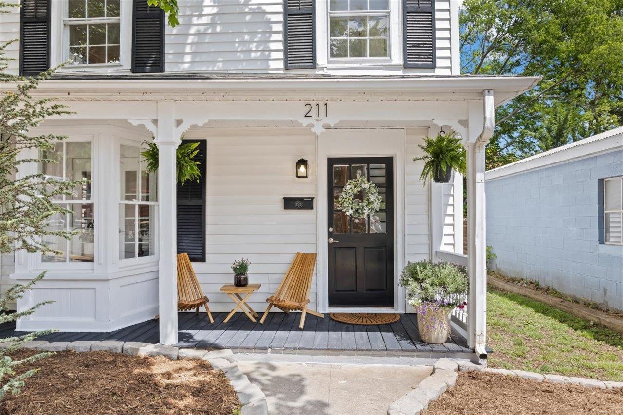 211 BALDWIN ST, STAUNTON, Virginia 24401, 3 Bedrooms Bedrooms, ,1 BathroomBathrooms,Residential,211 BALDWIN ST,664315 MLS # 664315