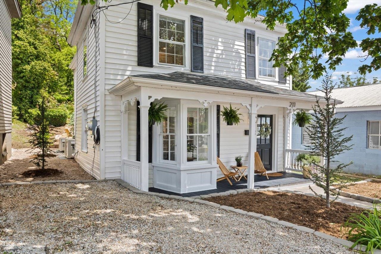 211 BALDWIN ST, STAUNTON, Virginia 24401, 3 Bedrooms Bedrooms, ,1 BathroomBathrooms,Residential,211 BALDWIN ST,664315 MLS # 664315