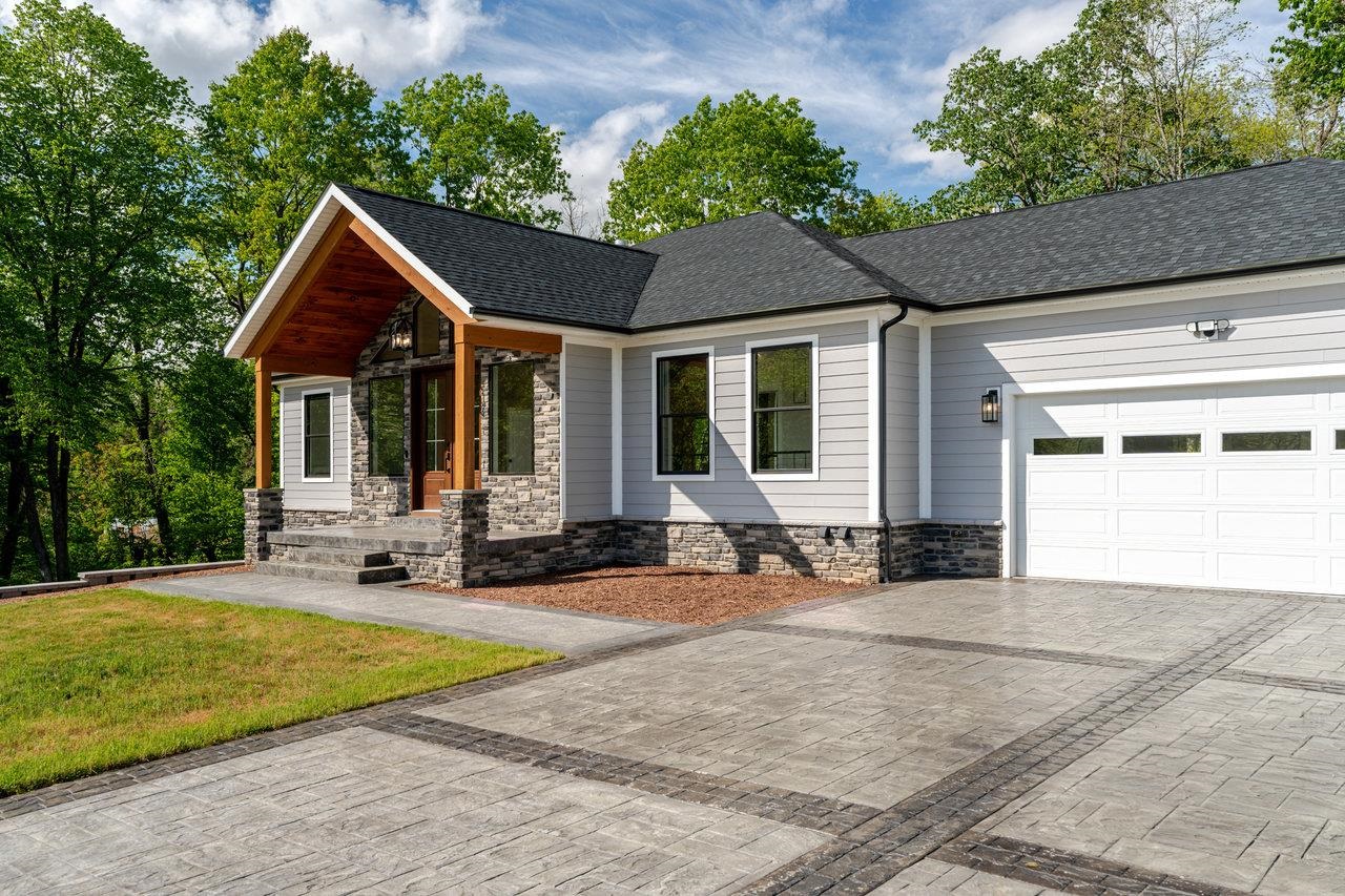 10 SAMUEL BEARS RD, WEYERS CAVE, Virginia 24486, 6 Bedrooms Bedrooms, ,4 BathroomsBathrooms,Residential,10 SAMUEL BEARS RD,664316 MLS # 664316
