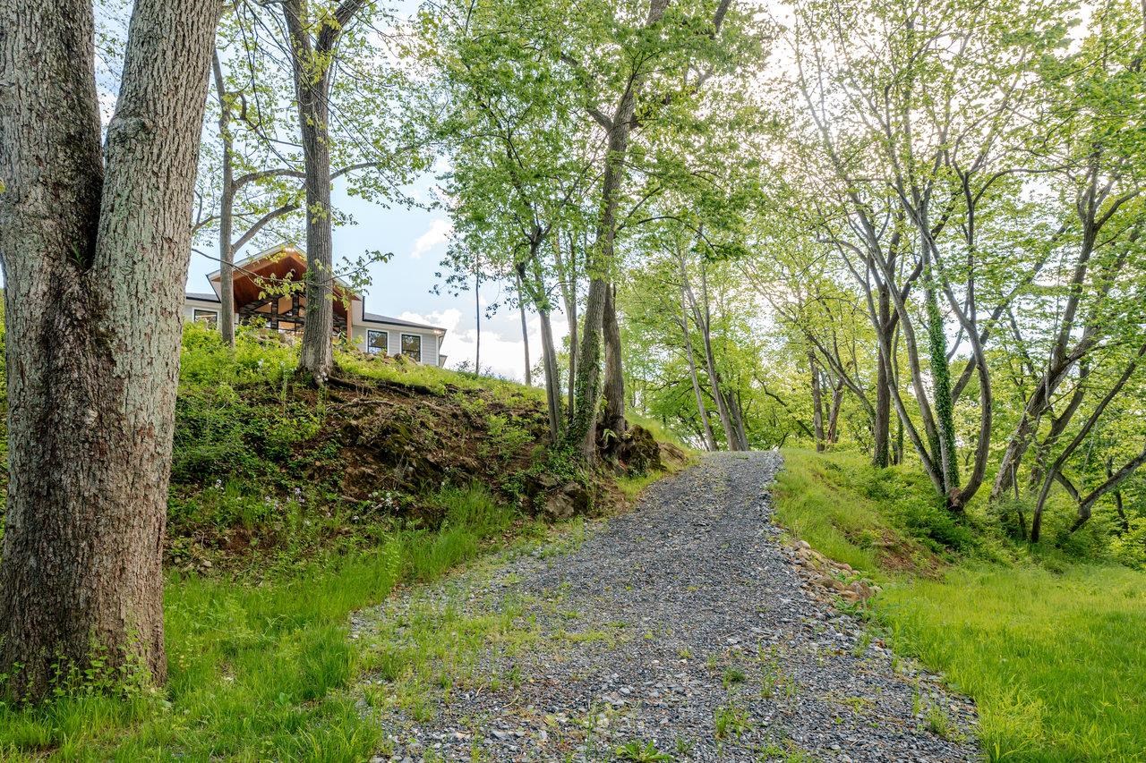 10 SAMUEL BEARS RD, WEYERS CAVE, Virginia 24486, 6 Bedrooms Bedrooms, ,4 BathroomsBathrooms,Residential,10 SAMUEL BEARS RD,664316 MLS # 664316