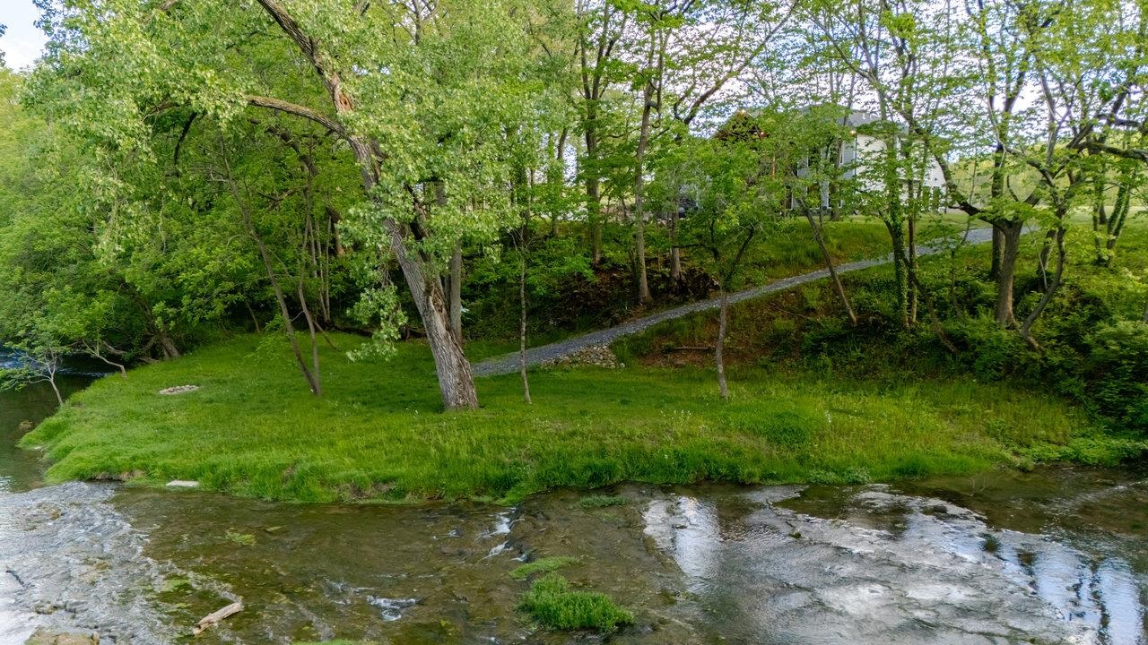 10 SAMUEL BEARS RD, WEYERS CAVE, Virginia 24486, 6 Bedrooms Bedrooms, ,4 BathroomsBathrooms,Residential,10 SAMUEL BEARS RD,664316 MLS # 664316