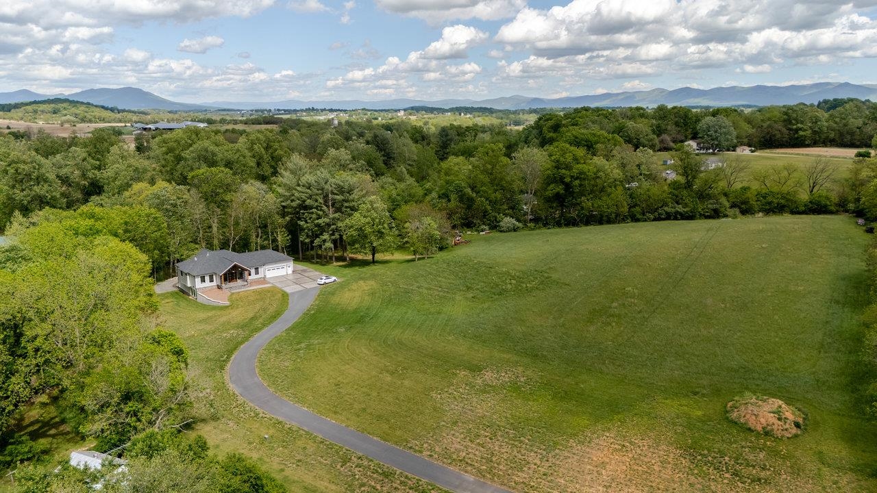 10 SAMUEL BEARS RD, WEYERS CAVE, Virginia 24486, 6 Bedrooms Bedrooms, ,4 BathroomsBathrooms,Residential,10 SAMUEL BEARS RD,664316 MLS # 664316