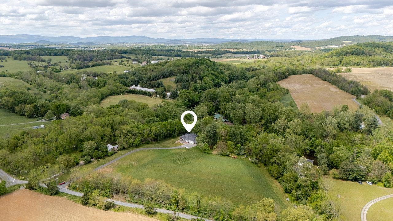 10 SAMUEL BEARS RD, WEYERS CAVE, Virginia 24486, 6 Bedrooms Bedrooms, ,4 BathroomsBathrooms,Residential,10 SAMUEL BEARS RD,664316 MLS # 664316
